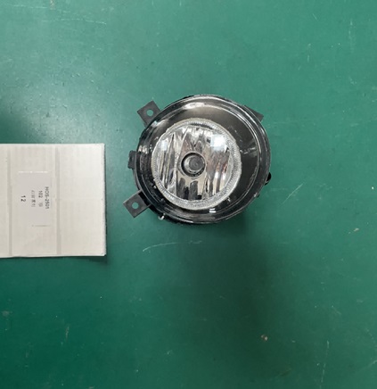 چراغ مه شکن جلو راست - MVM X33